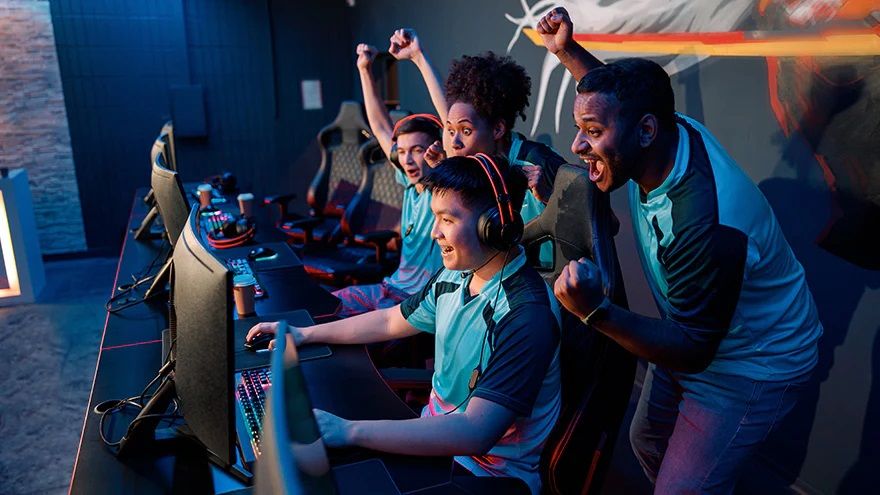 esports-team-watching-game-replays-free-time-dubsnatch.jpg